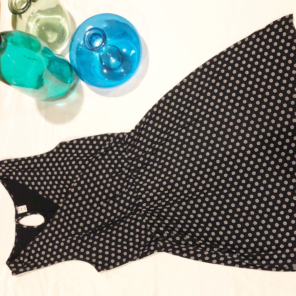 Old Navy Sleeveless Mid Length Dress